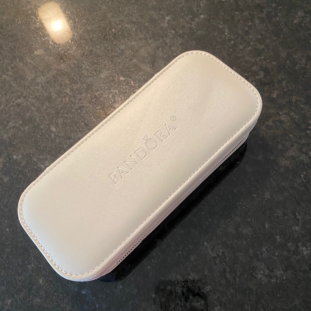 Pandora jewelry case made in China